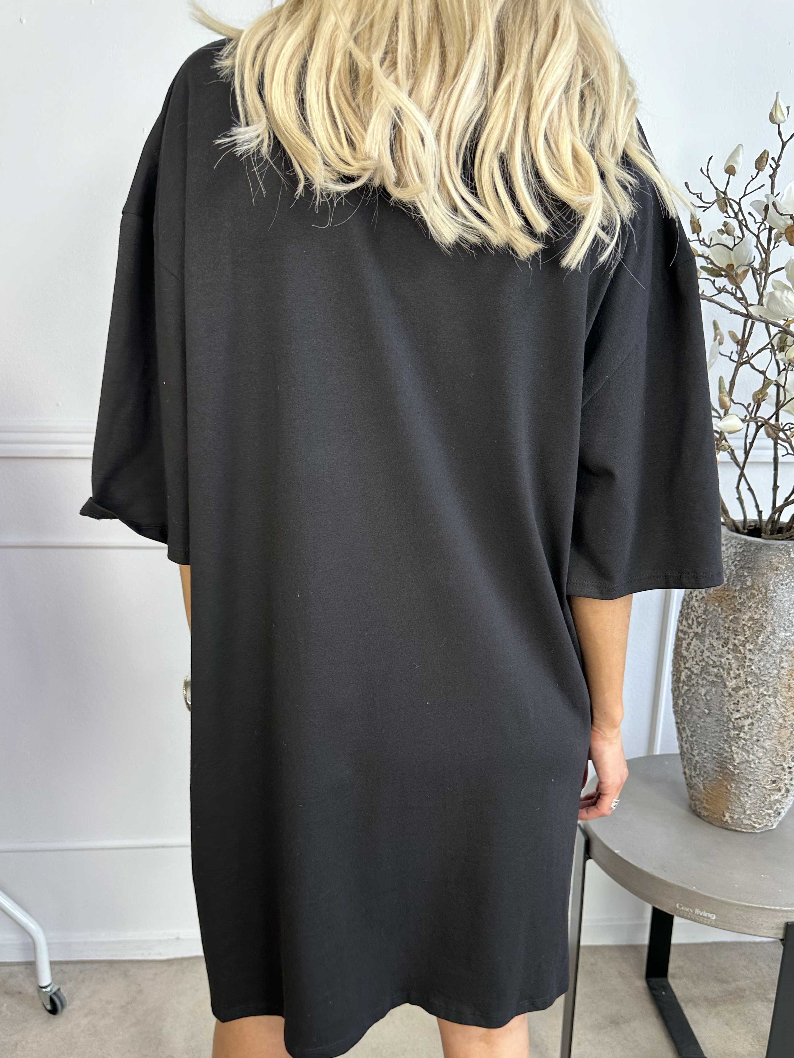 Love - T-shirtklänning i bomull med skrift och hjärtan på framsidan